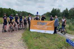 Gedeputeerden Jop Fackeldey en Harold Hofstra openen de 10 mooiste racefietsroutes van Flevoland