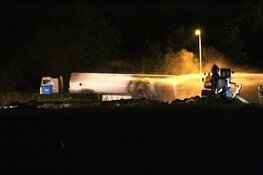 Tankwagen vat vlam met resten benzine