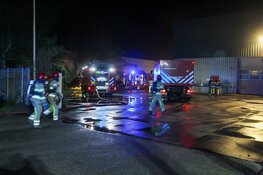 Vrachtwagen in brand bij bedrijf in Zeewolde