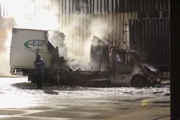 Vrachtwagen in brand bij bedrijf in Zeewolde