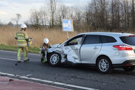 Botsing tussen twee auto's in Zeewolde