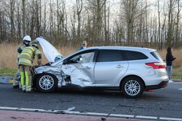 Botsing tussen twee auto's in Zeewolde