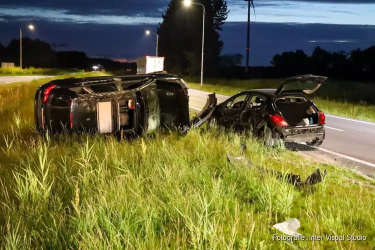 Auto over de kop en gewonde bij ongeluk Zeewolde