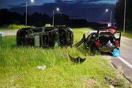 Auto over de kop en gewonde bij ongeluk Zeewolde