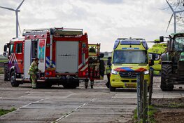 Man zit vast in machine bij boeren bedrijf in Zeewolde