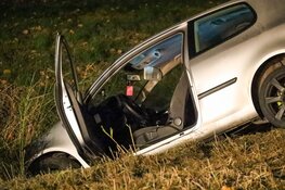 Auto belandt in sloot in Zeewolde
