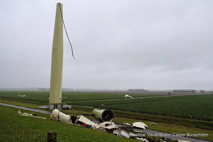 Windmolen breekt af in Zeewolde