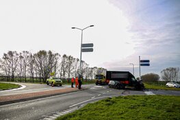 Botsing in Zeewolde: twee voertuigen total loss