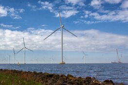 Windplanblauw hijst laatste turbineblad