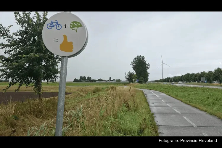 Complimentborden voor fietshelmen op nieuwe plekken in Flevoland