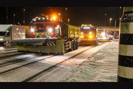 Sneeuwploegen rijden af en aan om Flevolandse wegen schoon te houden