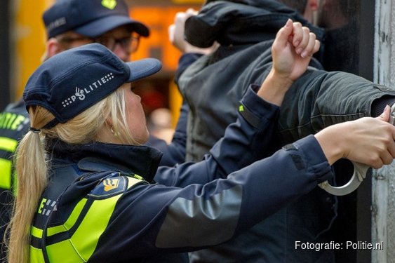 Vrouw overleden, verdachte aangehouden