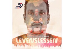 Almeerse mbo-docent bereikt met eigen single en videoclip meer dan 30.000 weergaven